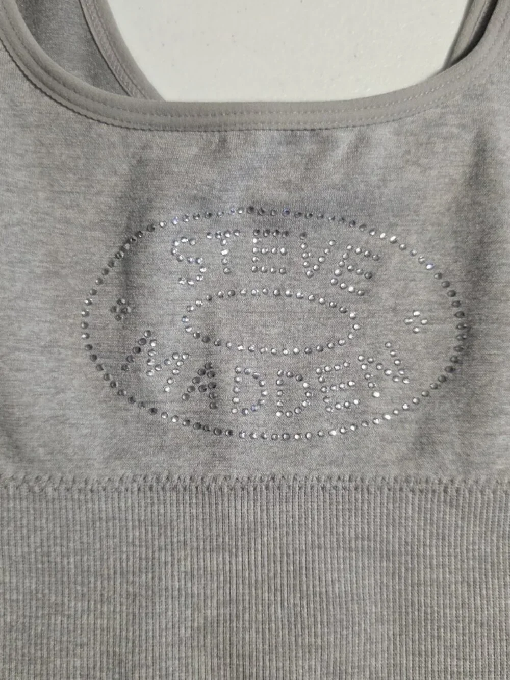 Steve Madden Sports Bra Rhinestone‎ Logo Gray Ribbed No Padding Size Large